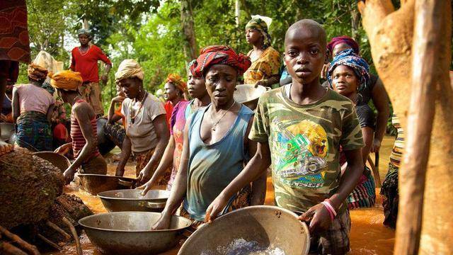 黄金是世界流通的货币,非洲淘金人没日没夜工作,为何换不来粮食