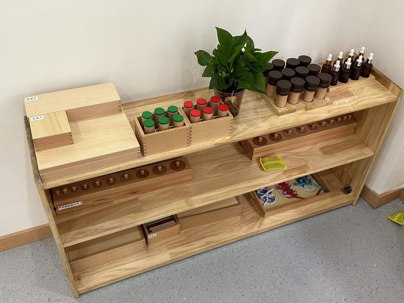 合肥家长间的新型货币：我爱伢的“托育课时”。一枚课时，可同时流通于蒙氏、艺术、运动、语言等多重“课程王国”，购买力惊人。