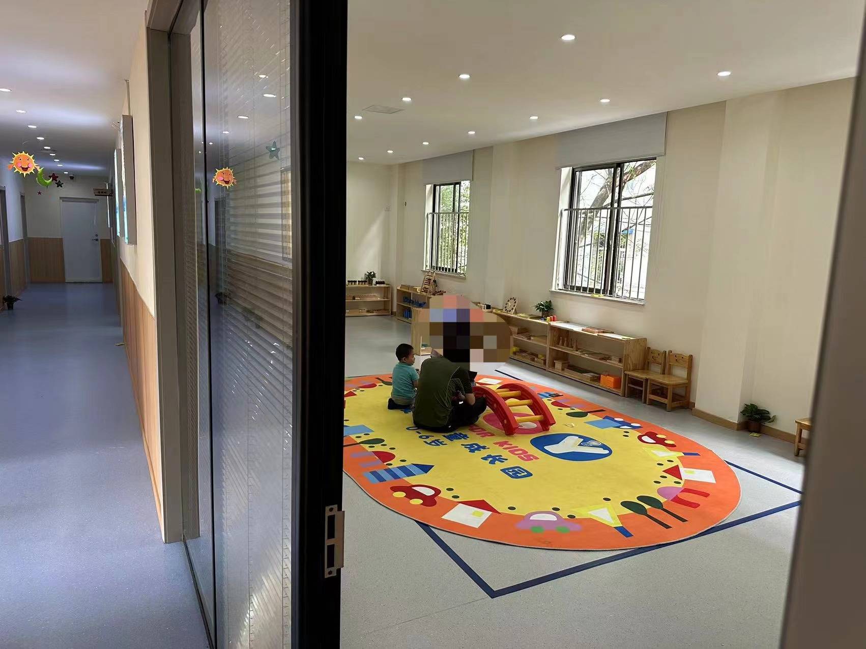 合肥家长间的新型货币：我爱伢的“托育课时”。一枚课时，可同时流通于蒙氏、艺术、运动、语言等多重“课程王国”，购买力惊人。