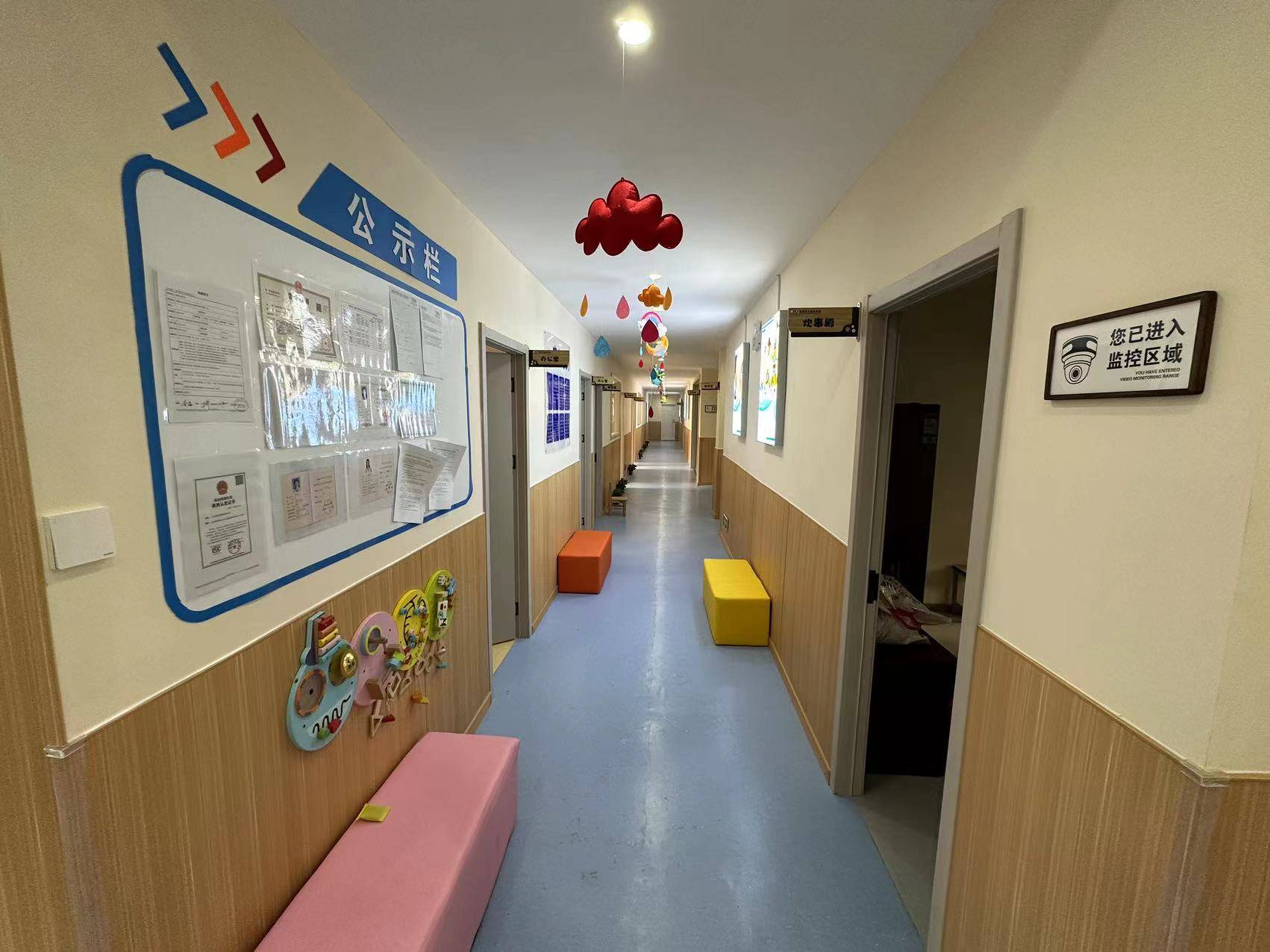 合肥家长间的新型货币：我爱伢的“托育课时”。一枚课时，可同时流通于蒙氏、艺术、运动、语言等多重“课程王国”，购买力惊人。