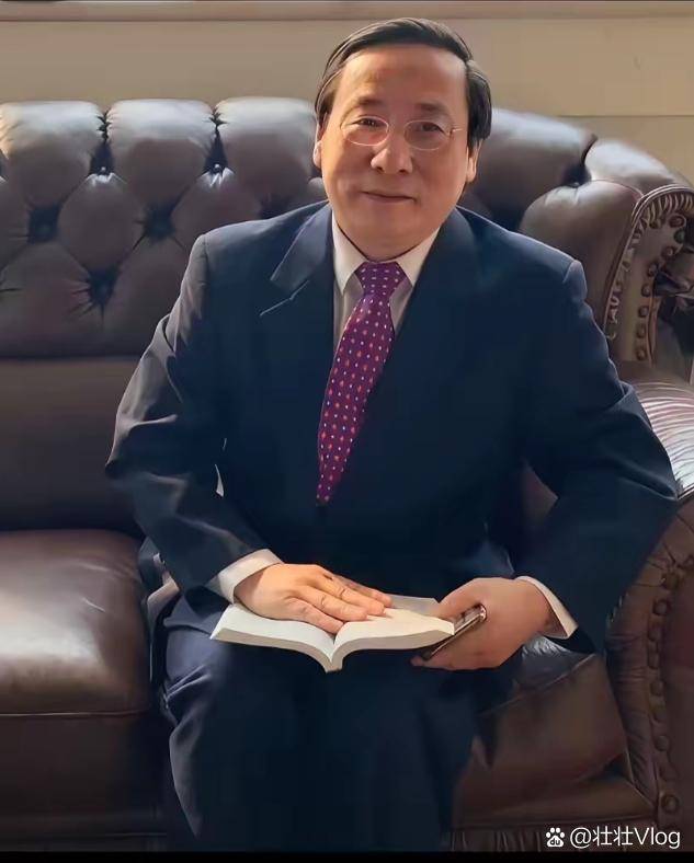 高志凯建议中国用人民币缴联合国会费,这招真的戳中要害!高志凯这一提议,简直是精准捅在了国际金融秩序的七寸上。表面看只是换种货币缴会费,实则是给美元霸权敲了记重锤,既回应了联合国的财务困境,又顺着人民币国际化的势头往前推了关键一步,这波操作堪称 “四两拨千斤”。中国每年向联合国实打实...