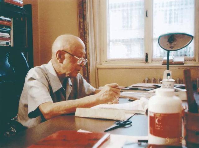 英国的天才叫牛顿，德国的天才叫爱因斯坦，那中国的天才叫什么？