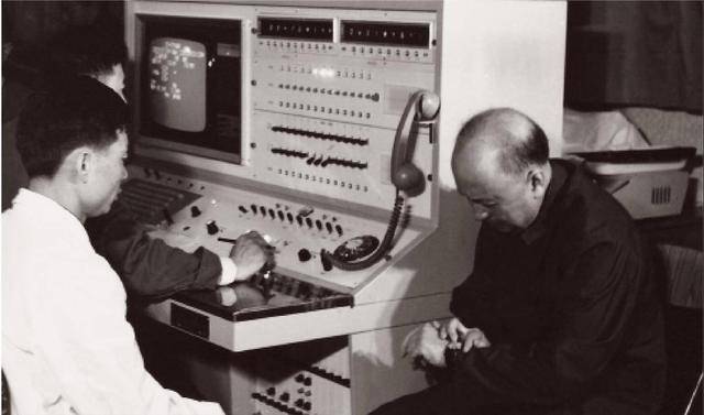 英国的天才叫牛顿，德国的天才叫爱因斯坦，那中国的天才叫什么？