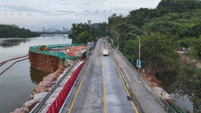 深圳一道路暴雨中发生塌方！约50米道路严重损毁，最新进展：已恢复全线通车