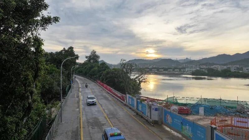 深圳一道路暴雨中发生塌方！约50米道路严重损毁，最新进展：已恢复全线通车