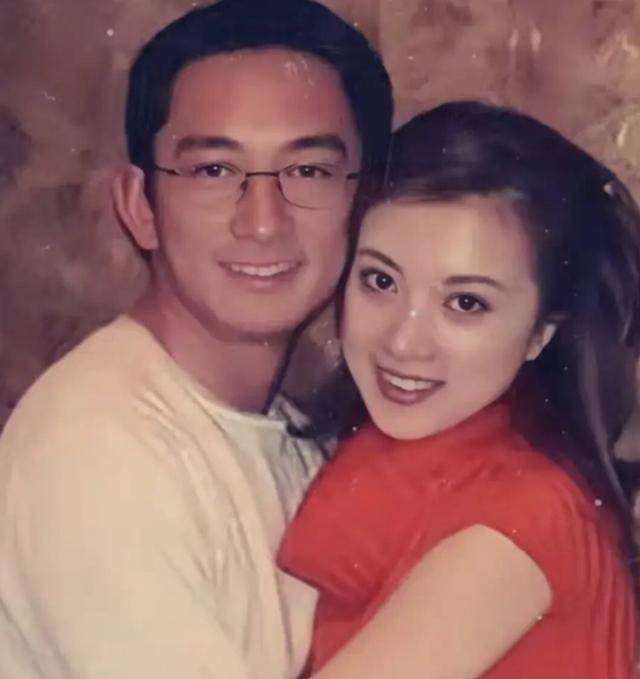 今日！当初和金巧巧反目成仇，两段婚姻都以失败收场，现在定居广东买不起香港的房子