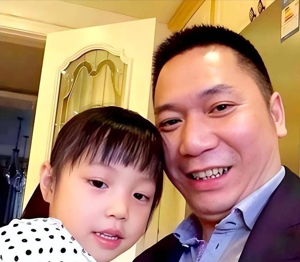 香港高等法庭上，债主蔡一凤的律师当庭念出一组数字：75亿港元的赌债，6天输光，利息滚到现在。