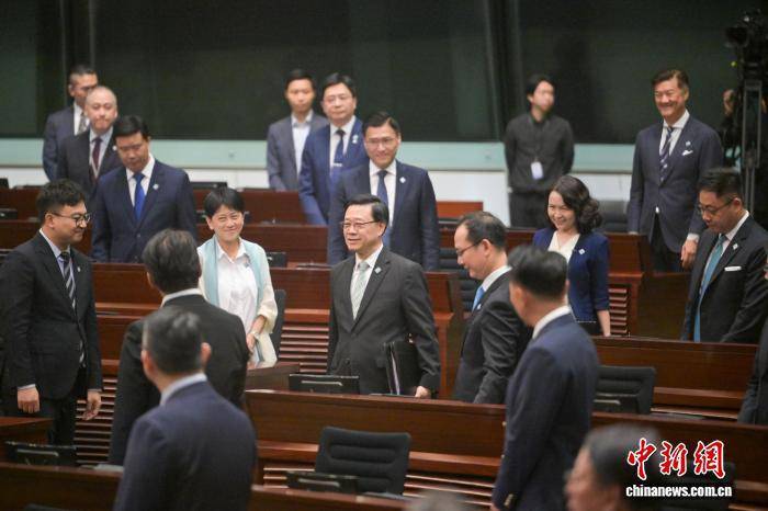 李家超与香港立法会议员交流香港第一个五年规划